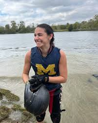 Next up introducing our lovely, amazing vice president KATIEEEEE GELFMAN!!!  Katie is a junior from St. Louis, MO. She is bio, health and society major  (smart cookie 🍪). Fun fact about katie