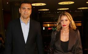 Μεταξύ αυτών και ο αναπληρωτής διοικητής ενός εκ των μεγαλυτέρων δημόσιων νοσοκομείων της χώρας, του γενικού κρατικού νοσοκομείου νίκαιας. Tzenh Mpalatsinoy Telos O Kikilias Poios O Neotatos Gymnasmenos Syntrofos Mayro Dakry O Basilhs Gossip Life