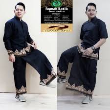 The songkok or peci or kopiah is a cap widely worn in brunei, indonesia, malaysia, singapore, the southern philippines and southern thailand, most commonly among muslim males. Batik Kemeja Pria Busana Muslim Shopee Indonesia