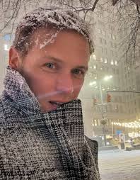 Something about those eyes love Outlander