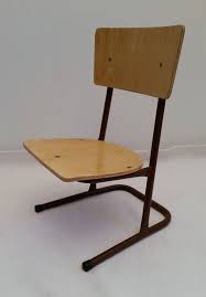 Verkaufe Einen Alten Sehr Kleinen Kinderstuhl Fur Die Schule Bzw Wohl Eher Fur Den Kindergarten Wohl Ddr Wahrscheinlich Aus Den 1960e Stuhle Shabby Design
