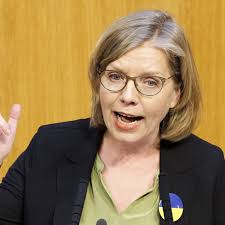 imgcdn1.oe24.at202502263690.jpg1600x1600Crop06...