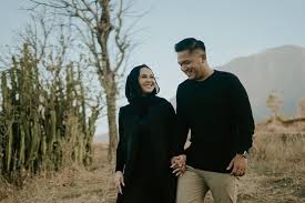 Berikut 20 tempat prewedding bertema alam terbaik di jogja, seperti dirangkum brilio.net. Menyatu Dengan Alam 9 Foto Pre Wedding Kesha Ratuliu Dan Adhi Permana
