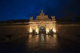 Administratorii acestui site nu detin autorizatie de ghid, si nu pot fi trasi la raspundere pentru orice diferenta intre informatiile prezentate pe site si realitate. Alba Iulia Locuri De Vizitat 50 Obiective Turistice Ghid Turistic Locuri Faine
