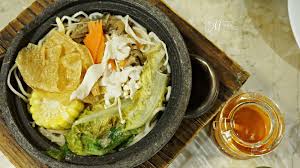 Sauna mee,dong guai fish chop, herbal chicken chop, cheesy chicken chop,salmon sandwich,and the famous natural fruit flower tea. Mama Kim Sauna Mee Sojourn Guest House Miriam Merrygoround