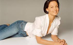 2020 ashley judd fires back at trolls, explains. Hd Wallpaper Young Ashley Judd Photo Shoot Cute Actress Wallpaper Flare