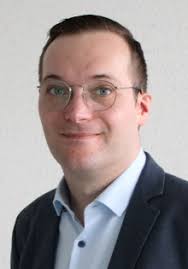 Paderborn University honours graduates at graduation ceremonies