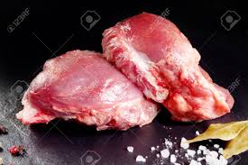 La Viande Fraiche Et Crue Joues De Porc Rouge Pret A Cuire Sur Le Gril Ou Le Barbecue Ardoise Noire Fond Banque D Images Et Photos Libres De Droits Image 50206327