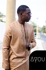 Une robe longue dans un magnifique wax; Senegal Model Couture Africaine Pour Homme Epingle Sur Soucko Bazin C Est Votre Jour De Chance Les Voici Excellentquotations