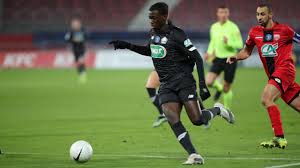 En plein échauffement, et malgré un parc encore loin d'afficher complet à cause de problème de sécurité à l'entrée du stade, les héroïnes d'un soir ont pu constater leur popularité auprès du public. Coupe De France Match Capital Ou Cadeau Empoisonne Pour Le Losc A Paris