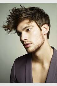 Taglio capelli uomo con ciuffo basso acconciatura ragazzo mossa di colore biondo . Tagli Capelli Uomo Con Ciuffo Foto 6 41 Qnm