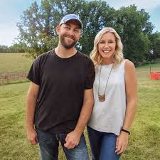 Hgtv S Fixer To Fabulous Behind The Scenes With Jenny Marrs Fixertofab Hgtv Fixer Hgtv Jenny