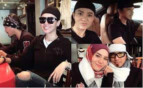 She is an actress, known for gangster (2005), kolestrol vs. Mana Ada Masalah Hubungan Saya Suami Okay Siti Elizad Gempak
