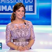 A l'image de l'auteure, qui a traversé à titre personnel des difficultés qu'elle révèle dans un autre ouvrage, l'héroïne est ici une jeune femme forte, qu'un accident fait plier mais sans parvenir à la briser. Pin On Looks De Stars Baby Bumps Celebres En Tiffany Rose
