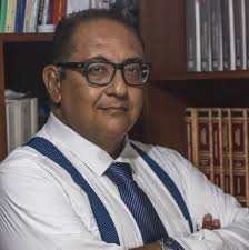 Dr. Carlos Erick Sandoval Caceres opiniones