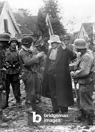Image of Capturing of a British Major in Arnhem 1944 (b/w photo)
