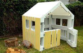 Les palettes sont une alternative écologique et économique aux bois. Diy 5 Etapes Pour La Fabrication D Une Cabane Avec Des Palettes En Bois Bricolage Maison