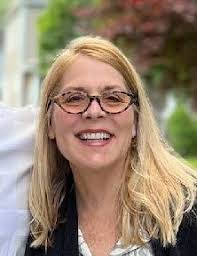 Dee Mohr's Instagram, Twitter & Facebook