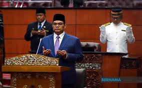 Seterusnya, pada tahun 1966, dia menjadi pegawai khas kepada menteri luar ketika itu, ghazali shafie. Bernama Tv Pegawai Khas Kepada Bekas Perdana Menteri Tun Facebook