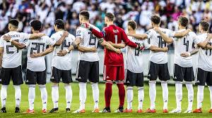 Argentinien ist ein wundervolles land, dass vor lebensfreude, leidenschaft und einem nicht so zukunftsverplanten denken (wie wir es aus deutschland kennen) nur gerade so sprudelt! Deutschland Aufstellung Gegen Argentinien Fix Low Setzt Auf Zwei Debutanten Ter Stegen Im Tor Sportbuzzer De