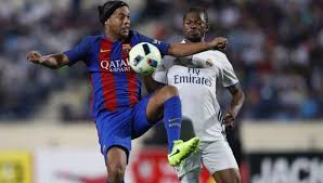 Tendrá lugar todo un clásico entre real madrid y barcelona, aunque con la particularidad de que lo jugarán las leyendas de uno y otro club. Barcelona Vencio 3 2 Al Real Madrid En El Clasico De Leyendas Deportes Peru21