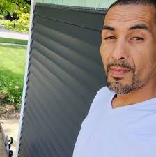 Who knows how to put up a wooden bakyard fence and a big pool. Please inbox  me or let me know. Thank you, your help is greatly appreciated 🙏🏾🙏🏾.