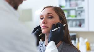 Patient safety is dermatologists' no. The Difference Between A Cosmetic And Plastic Surgeon