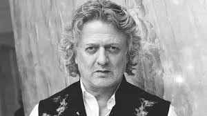 Rohit Bahl's Instagram, Twitter & Facebook