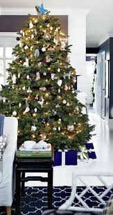 1001 Ideen Fur Weihnachtsbaum Schmucken Weiss Und Silber Als Tannenbaumdekoration Christbaumschmuck Weihnachtsbaumschmuck Blaue Weihnachten