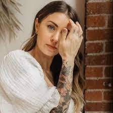 Deanna Lutz's Instagram, Twitter & Facebook