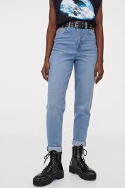 Tips on how to style boyfriend and mom jeans. 23 Best Mom Jeans 2021 How To Style Them Glamour Uk
