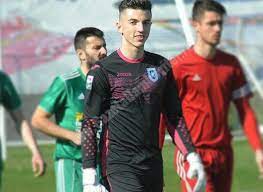 Totuși, la vârsta pe care o are andrei vlad acum, bogdan lobonț era urmărit de ac milan și se transfera, în cele din urmă, la ajax. Andrei Vlad A Debutat In Liga I TanÄƒrul Portar TargoviÈ™tean A Impresionat La Prima ApariÈ›ie In Tricoul Lui Cs U Craiova