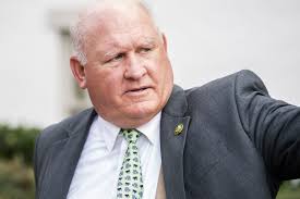 Whole, skim, or soy? The congressional battle over milk in school lunches. 