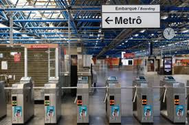 Linha 1-Azul do metrô enfrenta atrasos e passageiros são afetados