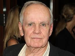 La doble novela de Cormac McCarthy, el narrador majara de Luis Mateo Díez y  otros libros de la semana