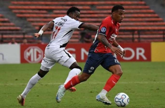 Vasco marca no fim e arranca empate contra Independiente Medell&iacute;n pela Sul- Americana
