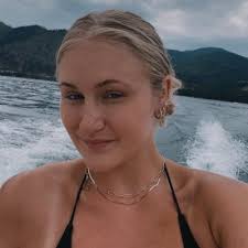 Nicole Bloch (@nicolebloch7)