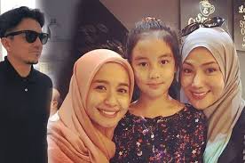 Ia mengunggah 10 foto pernikahannya dengan ikke nurjanah yang baru saja resmi menjadi suami istri. 4 Artis Ini Akur Dengan Mantan Istri Suaminya Nomor 4 Kompak Banget Sama Anak Tirinya Semua Halaman Grid