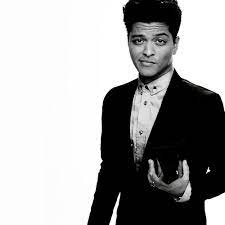 Pin By Kim Wood On Boys That Are Pretty Bruno Mars Singer Celebrities
