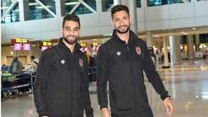 أشاد عمرو السولية، لاعب وسط الفريق الأول لكرة القدم بالنادي الأهلي، بزميله أيمن أشرف، مدافع الفريق الأحمر ، خلال تواجده في الملعب. Ø´Ø§Ù‡Ø¯ Ø£Ø­Ù…Ø¯ Ø¹Ø§Ø¯Ù„ Ø¹Ø¨Ø¯ Ø§Ù„Ù…Ù†Ø¹Ù… ÙŠÙ‡Ù†Ø¦ Ø§Ù„Ø³ÙˆÙ„ÙŠØ© Ø¹Ù‚Ø¨ ØªØ¬Ø¯ÙŠØ¯ Ø¹Ù‚Ø¯Ù‡ Ù…Ø¹ Ø§Ù„Ø£Ù‡Ù„ÙŠ