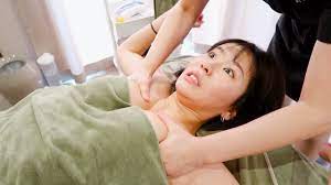 A chest massage that has a great effect but makes you faint in agony 😱 -  YouTube