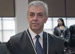 O apego aos livros e o amor aos estudos foram um norte para mim”, lembrou o