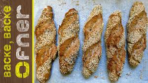 Bio Topfenkornstangerl Backe Backe Ofner Youtube Brot Rezept Brot Backen Buttermilchbrot