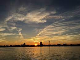 Heute geht die sonne in bochum auf um 05:38 lokaler zeit (zeitzone europe/amsterdam). 10 Orte Fur Den Perfekten Sonnenuntergang In Hamburg Typisch Hamburch Lieblingsplatze