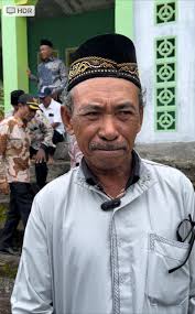 Imam Masjid Desa Gayap Terharu, Hadiah Umroh dari Bupati Halmahera Selatan  Bassam Kasuba Jadi Momen Tak Terlupakan