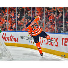 Das trikot wurde zu 100 prozent nach den wünschen von leon draisaitl produziert und ist in einer. Leon Draisaitl Edmonton Oilers Unsigned Orange Jersey Goal Celebration Photograph