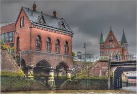 Das fleetschlösschen ist ein historisches gebäude und gehört zum ensemble der speicherstadt in hamburg. Fleetschlosschen Foto Bild World Hamburg Hafen Bilder Auf Fotocommunity