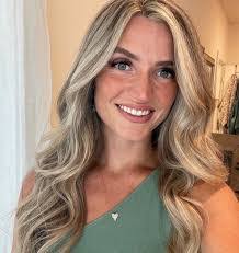 Shana Steigerwalt's Instagram, Twitter & Facebook