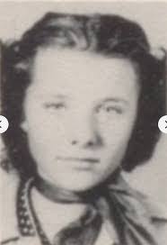 Faye Hopper's Instagram, Twitter & Facebook