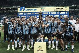 Cruz jogo do grêmio recopa gaucha 2021 gremio recopa gaucha grêmio x santa cruz recopa gaúcha 2021 logan paul floyd mayweather adversário do grêmio no próximo domingo (19) pela recopa gaúcha, o pelotas já realizou três amistosos visando à disputa e também o gauchão de 2020. Em Jogo Valido Por Duas Competicoes Gremio Goleia Avenida E Fica Com Recopa Gaucha Vavel Brasil